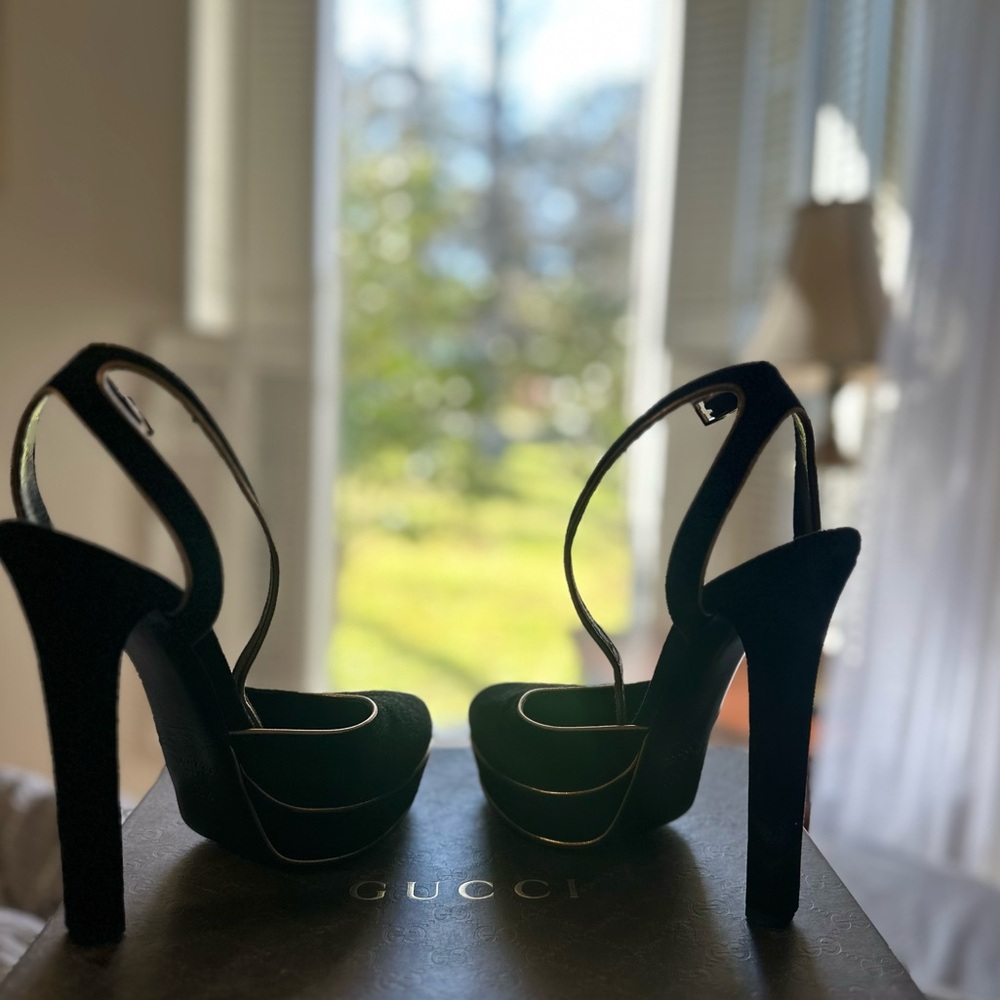Gucci Black and Gold Heels - Picture 3 of 16